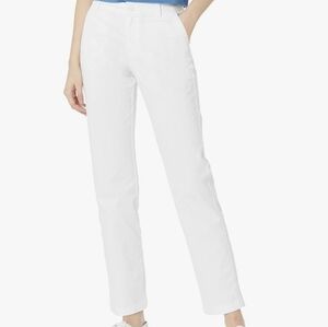 Amazon Essentials Women's Classic Straight-Fit Stretch Twill Chino Pant